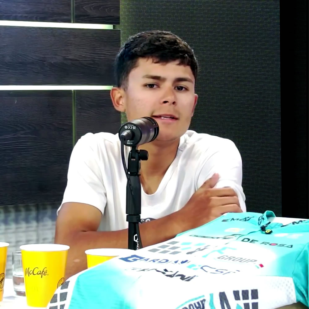 VICENTE ROJAS N., nos cuenta como es correr en el mismo pelotón, junto a los campeones mundiales y Olímpicos.